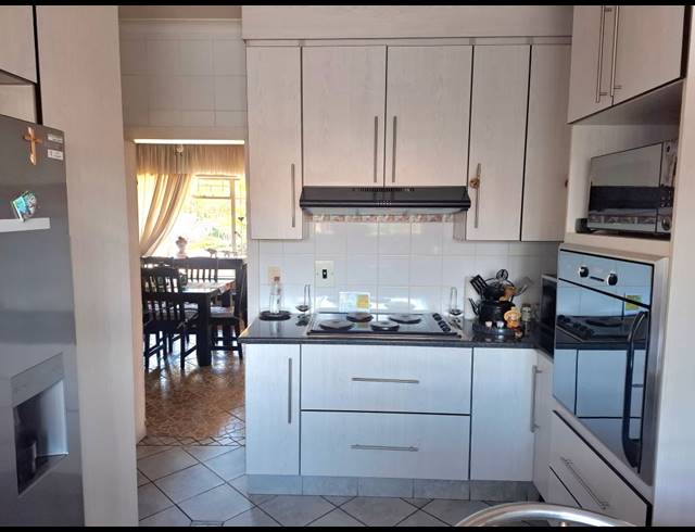 3 BEDROOM HOUSE FOR SALE IN HELIKON PARK